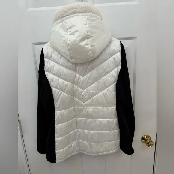 Calvin Klein Performance Women's Puffer Jacket in White and Black - Picture 2 of 11